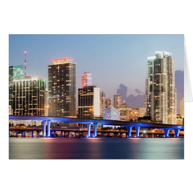 Verlichtde skyline van het centrum van Miami bij s (Voorkant Horizontaal)