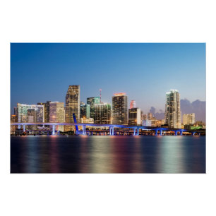 Verlichtde skyline van het centrum van Miami bij s Poster