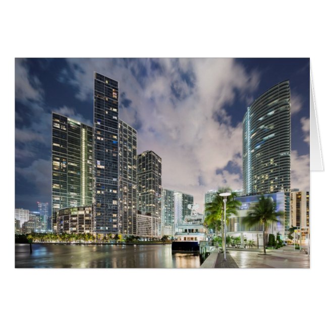 Verlichtde torens aan de waterfront van de Miami (Voorkant Horizontaal)