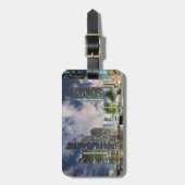 Verlichtde torens aan de waterfront van de Miami Bagagelabel (Voorkant verticaal)