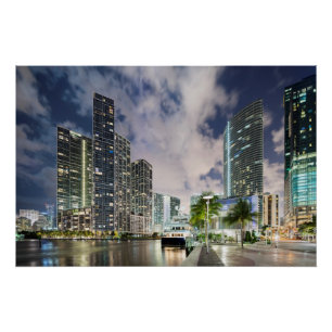 Verlichtde torens aan de waterfront van de Miami Poster