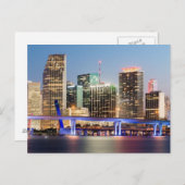 Verlichte horizon van Miami van de binnenstad bij Briefkaart (Voorkant / Achterkant)