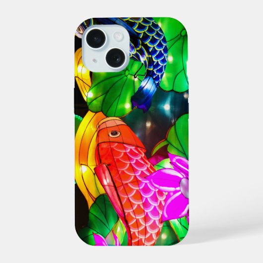Verlichte Koi iPhone 15 Case (Achterkant)