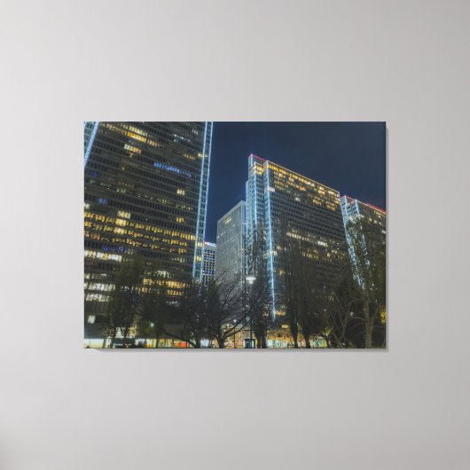 Verlichte stadsgezicht bij nacht canvas afdruk (Voorkant)