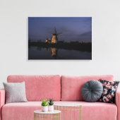 Verlichte windmolen bij Blue Hour canvas print (Insitu (Woonkamer))