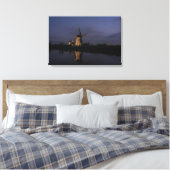 Verlichte windmolen bij Blue Hour canvas print (Insitu (Slaapkamer))