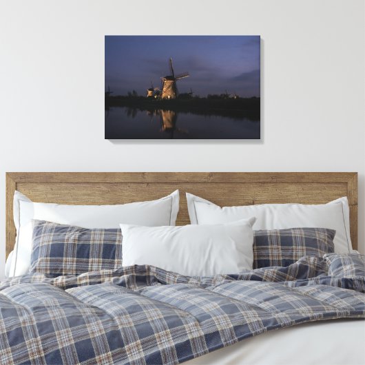 Verlichte windmolen bij Blue Hour canvas print (Insitu (Slaapkamer))