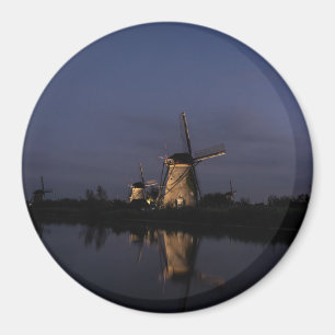 Verlichte windmolen bij Blue Hour ronde magneet