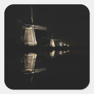 Verlichte windmolens 's nachts sticker