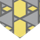 Verlichtend Geel Grijs Geometrisch Monogram Tafelkleed (Gekanteld)