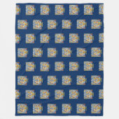 Verlichtingsbrief M (middeleeuws blauw en rood) Fleece Deken (Voorkant)