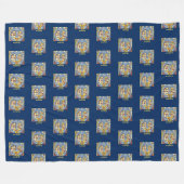 Verlichtingsbrief M (middeleeuws blauw en rood) Fleece Deken (Voorkant (Horizontaal))