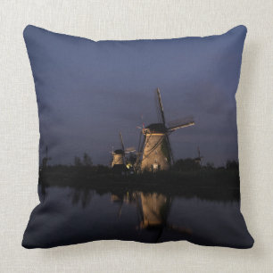 Verlichtingswindmolen bij blauw-worstkussens kussen