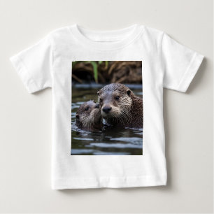 Verliefd op: Mummy en Baby Otter in River