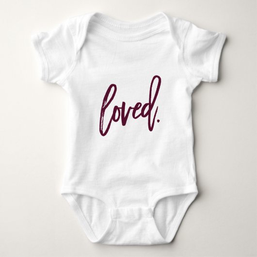 Verlokt. Burgundy Modern Trendy Script Typografie Romper (Voorkant)