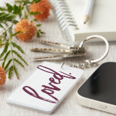 Verlokt. Burgundy Modern Trendy Script Typografie Sleutelhanger (Voorkant Rechts)