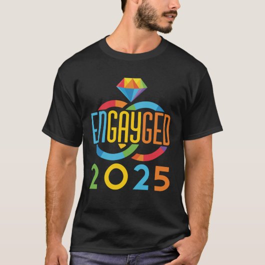 Verloofd 2025 Gay Verloving LGBTQ Rainbow T-shirt (Voorkant)