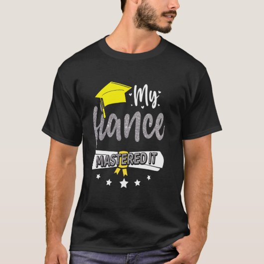 Verloofde mastersdiploma afstudeercadeaus t-shirt (Voorkant)