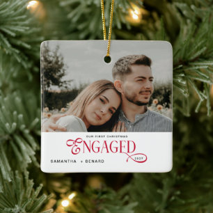 Verloofde stellen Foto Stijlvolle Eerste Kerstmis Keramisch Ornament