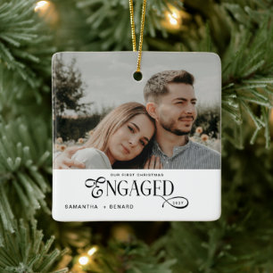 Verloofde stellen  Foto Stijlvolle Eerste Kerstmis Keramisch Ornament