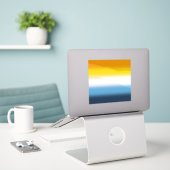 Verloop AroAce Pridevlag – Kleurrijke AroAce vlag Sticker (Laptop op bureau)
