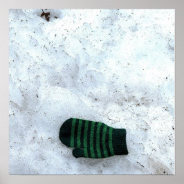 Verloren handschoen in sneeuw poster