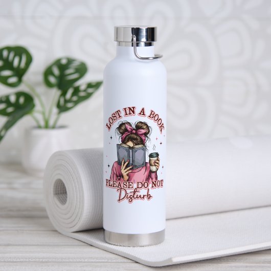 Verloren in een boek.... waterfles (Yoga (Gedraaid) )