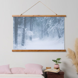 Verloren in een magisch bos hangend wandkleed