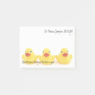 Verloskundigen en gele rubberen eenden post-it® notes