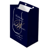 Verloving Elegant Monogram Script Chic Navy Gold Medium Cadeauzakje (Voorkant Gekanteld)