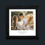 Verloving Foto Houten Sieraden Keepsake Box Cadeaudoosje<br><div class="desc">Een gepersonaliseerde verloving foto hout gelakte keepsake doos. Vervang deze foto door je eigen favoriete trouwfoto.</div>