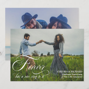 Verloving met een leuke ring eraan 2 foto-aankondi aankondiging