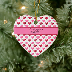 Verloving met roze en rode harten keramisch ornament