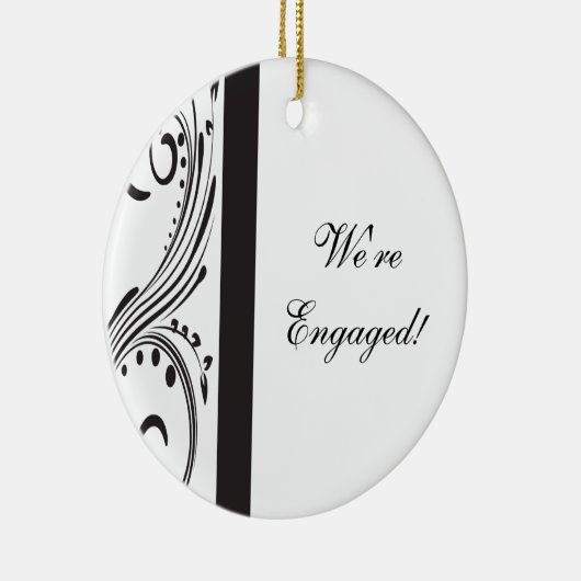 Verloving rond ronde sierbloem, zwart-wit keramisch ornament (Rechts)