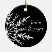 Verloving van zwarte en witte wintersneeuwvlokken keramisch ornament (Voorkant)