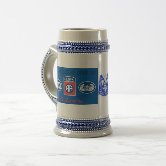 Verlovingen van de 82e luchtafdeling bierpul (Voorkant links)