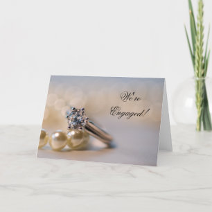 Verlovingsaankondiging met diamanten ring en parel aankondiging