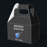 Verlovingsfeest Bruiloft Muziek Gitaar Bedankdoosjes<br><div class="desc">Dit favor-doosje met gitaarthema is een leuke manier om huwelijksattenties in te pakken die je aan de mannen kunt geven, inclusief je getuigen, als een geschenk van je vrijgezellenfeest. Geweldig voor elke bruidegom die van muziek houdt, gitaar speelt of een band gaat zien in het kader van de vrijgezellenfeestelijkheden! Personaliseer...</div>