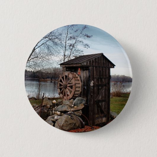 Vermaak over de oude outhouse ronde button 5,7 cm (Voorkant)