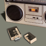 Vermenigvuldig tape-persoonlijk zwart houten USB stick<br><div class="desc">Pas dit coole aangepaste USB-station aan. Zet jouw naam erop om het je eigen mix-tape te maken of misschien je favoriete zwendelgeluiden of de collectie of rockhymne van 80. Houdt je MP3's en zo. Het ziet eruit als een cassetteband,  maar het is een USB-flash drive,  hoe retro.</div>