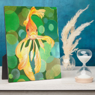 Vermilion Goldfish zwemmen in groene bubbels Fotoplaat