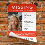 Vermiste persoon | Modern Red Photo Poster Flyer<br><div class="desc">Een simpele vermiste persoon vliegt sjabloon, om het bewustzijn te verspreiden bij het zoeken naar een vermiste persoon. De tekst is gemakkelijk te personaliseren met inbegrip van naam, leeftijd, ontbrekende datum, plaats het laatst gezien, beloning of andere informatie. Er is ruimte om een groot telefoonaantal en e-mailadres of website te...</div>