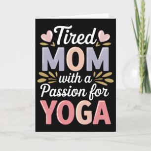 Vermoeide moeder met een pion voor yoga grappige y kaart
