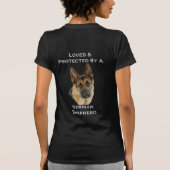 Vermogen en beschermd door een Duitse herder T-shirt (Achterkant)