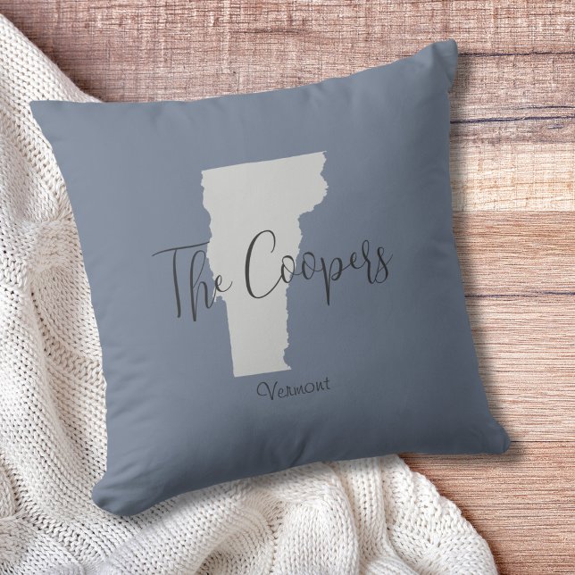 Vermont Outline Sierkussen (Show pride for your state and personalize it!  "love makes this house a home in <your state>")