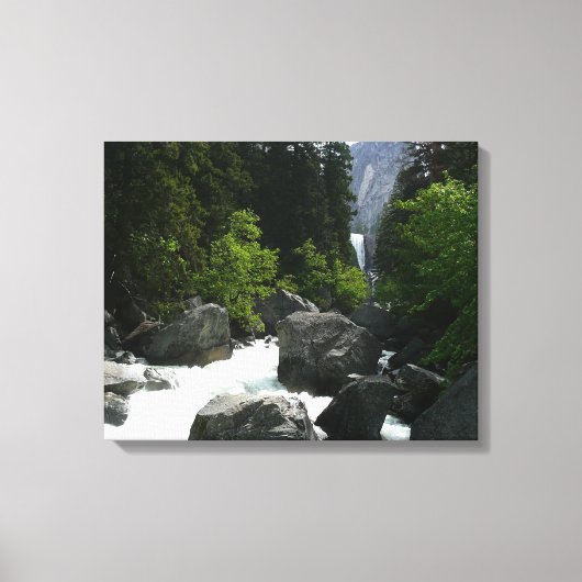 Vernal Falls in de verte bij Yosemite Canvas Afdruk (Voorkant)