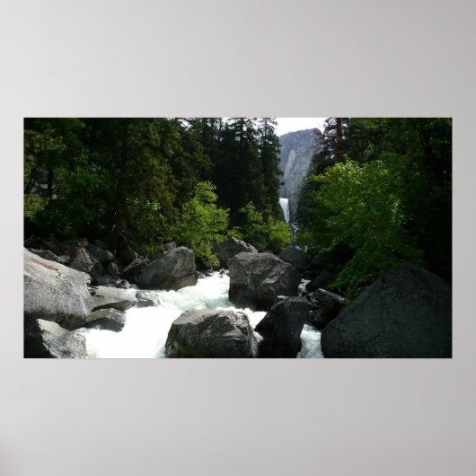 Vernal Falls in de verte bij Yosemite Poster (Voorkant)