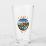 Verona Italië Retro Distressed Circle Glas<br><div class="desc">Verona retro vector reisontwerp. Verona is een stad in het noorden van de Italiaanse regio Veneto,  met een middeleeuwse oude stad gebouwd tussen de meanderende Adige rivier. Het is beroemd om de setting van Shakespeare's "Romeo en Julia."</div>