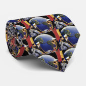 Verouderde sciencefictionastronauten die rond de a stropdas (Opgerold)