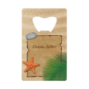 Verpakking op de zand-achtergrond - Bottelopener Creditkaart Flessenopener